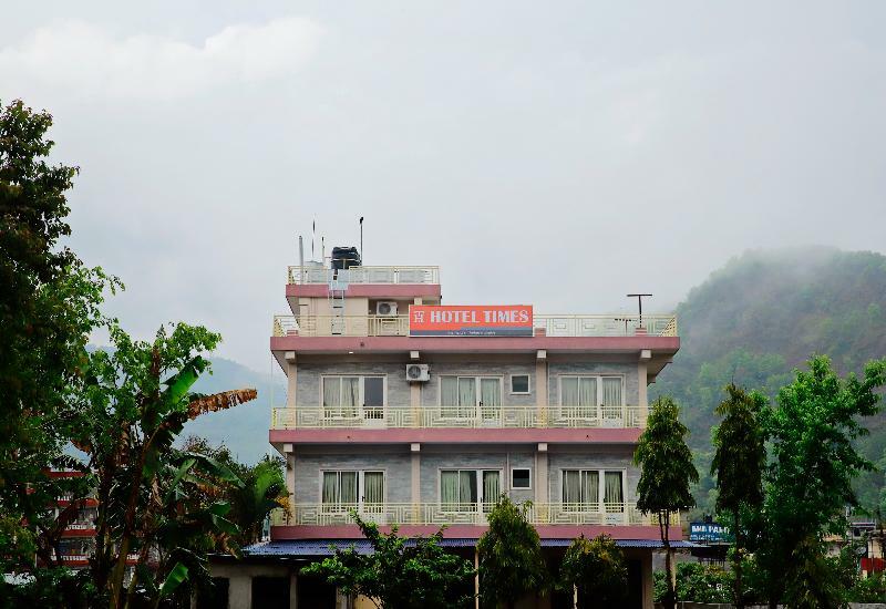 Oyo 575 Api Suites Pokhara Exterior foto