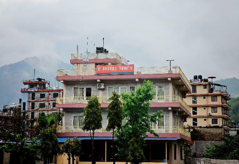 Oyo 575 Api Suites Pokhara Exterior foto