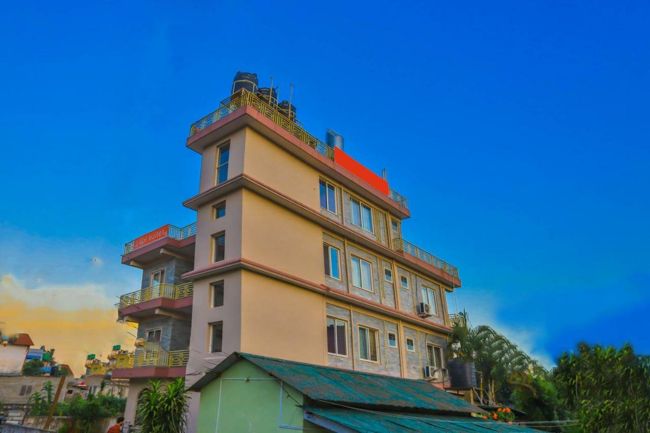 Oyo 575 Api Suites Pokhara Exterior foto