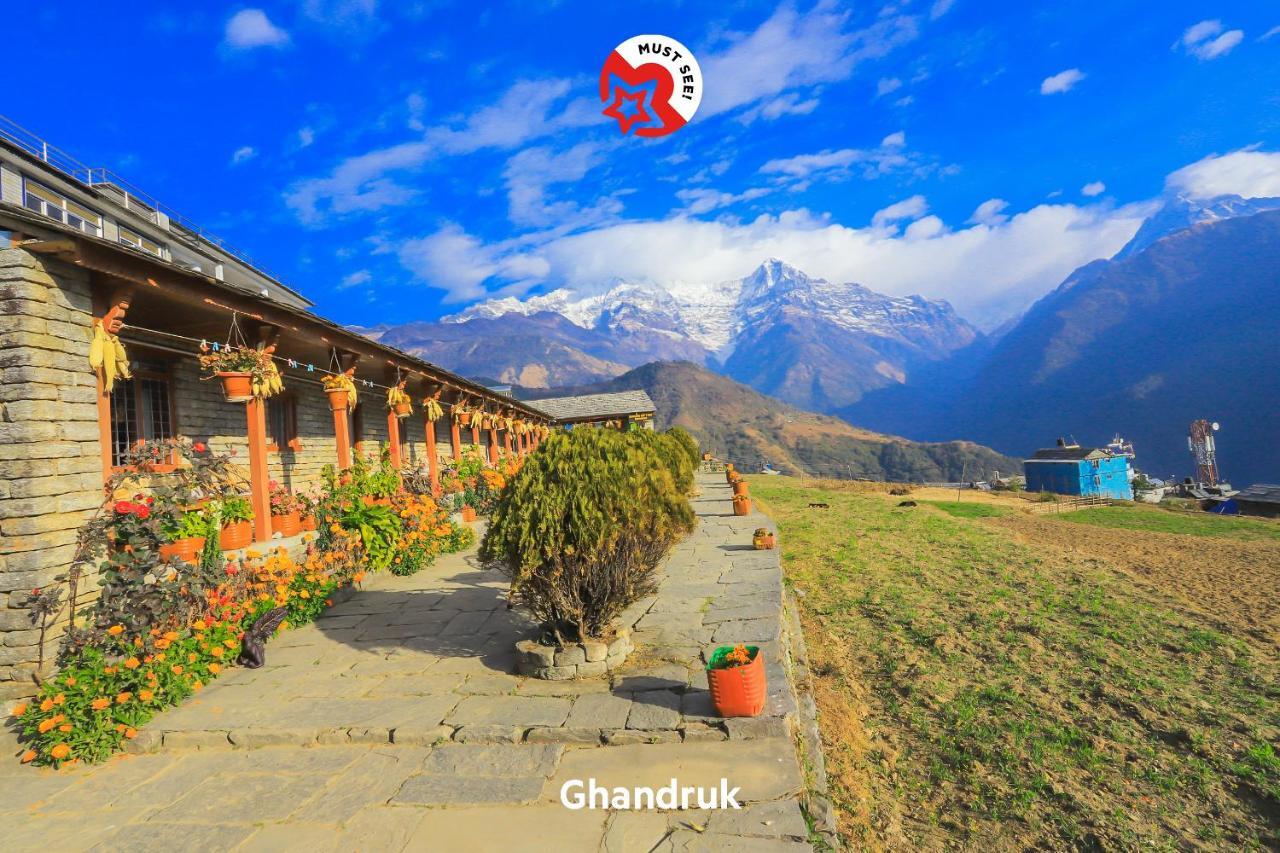Oyo 575 Api Suites Pokhara Exterior foto